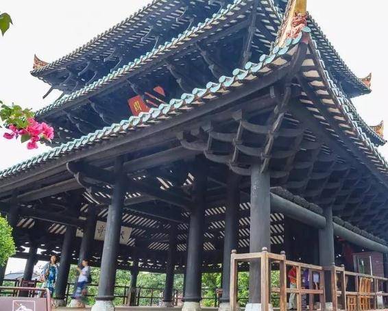 广西有座明代阁楼,四柱悬空400年不倒,经历4次地震安然无恙_真武阁