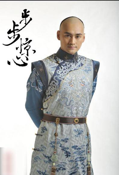 2010年从唐人出来后不久,他就参演了《步步惊心》在里面演了十三阿哥
