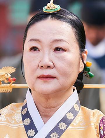 中殿,内命妇首长,出生卑微.