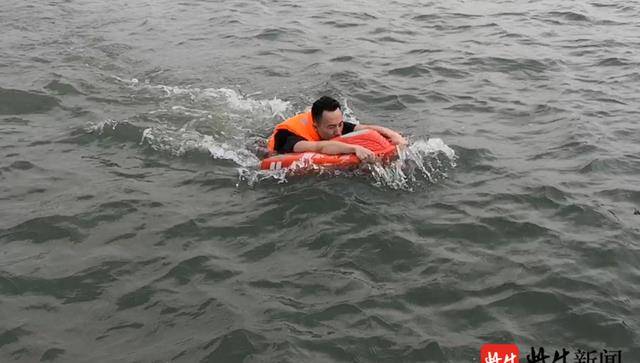 应急救生屯兵点民警耿兵介绍,当有人员落水或者洪涝灾害遇险被困时