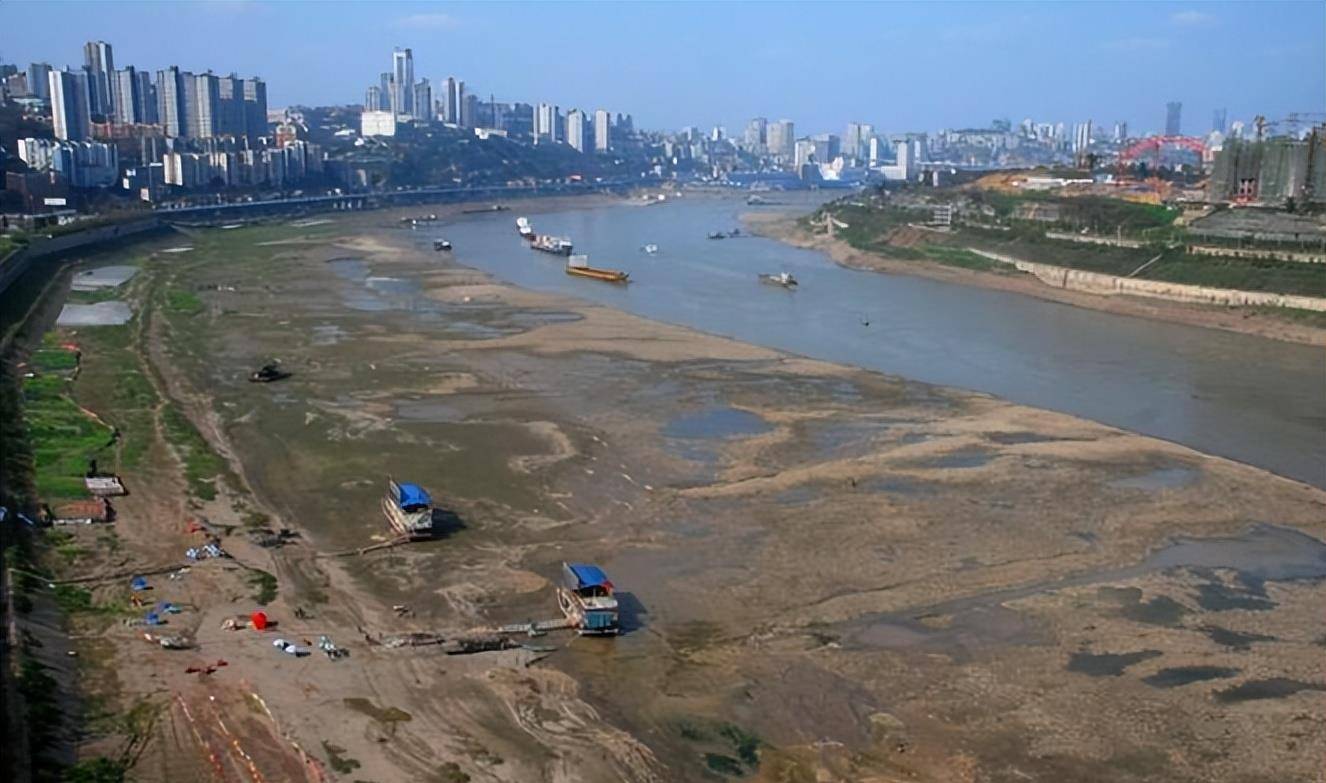 1954年长江水突然"消失"2小时,露出江底财宝被哄抢,结果如何_时候