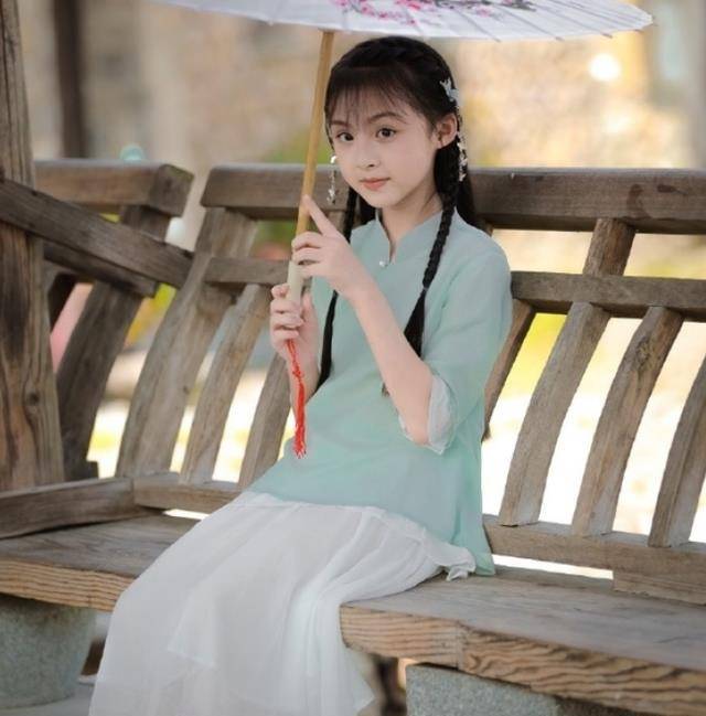 戏骨红楼梦》中的林黛玉吗,才13岁就已经美成了这样_时候_角色_周漾玥