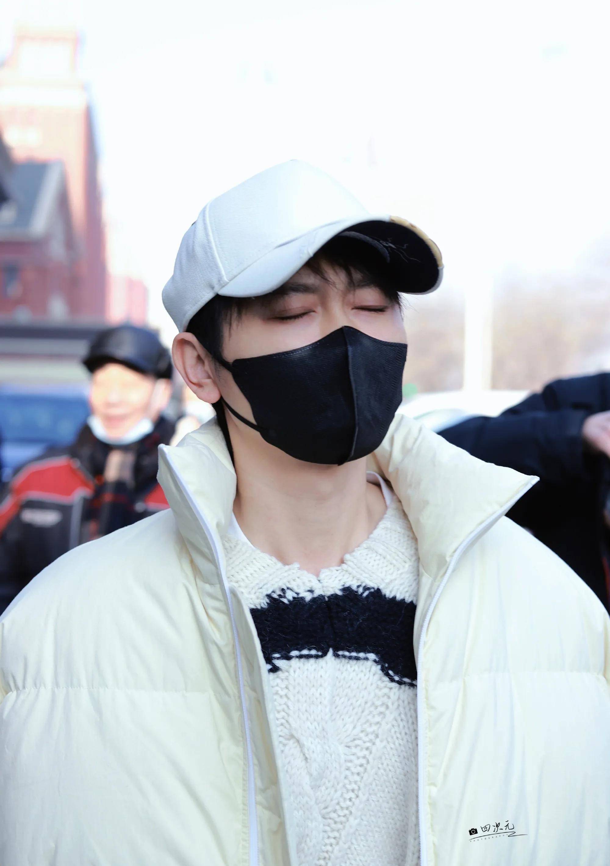 刘筱亭昨天晚上下班回到酒店,哈哈