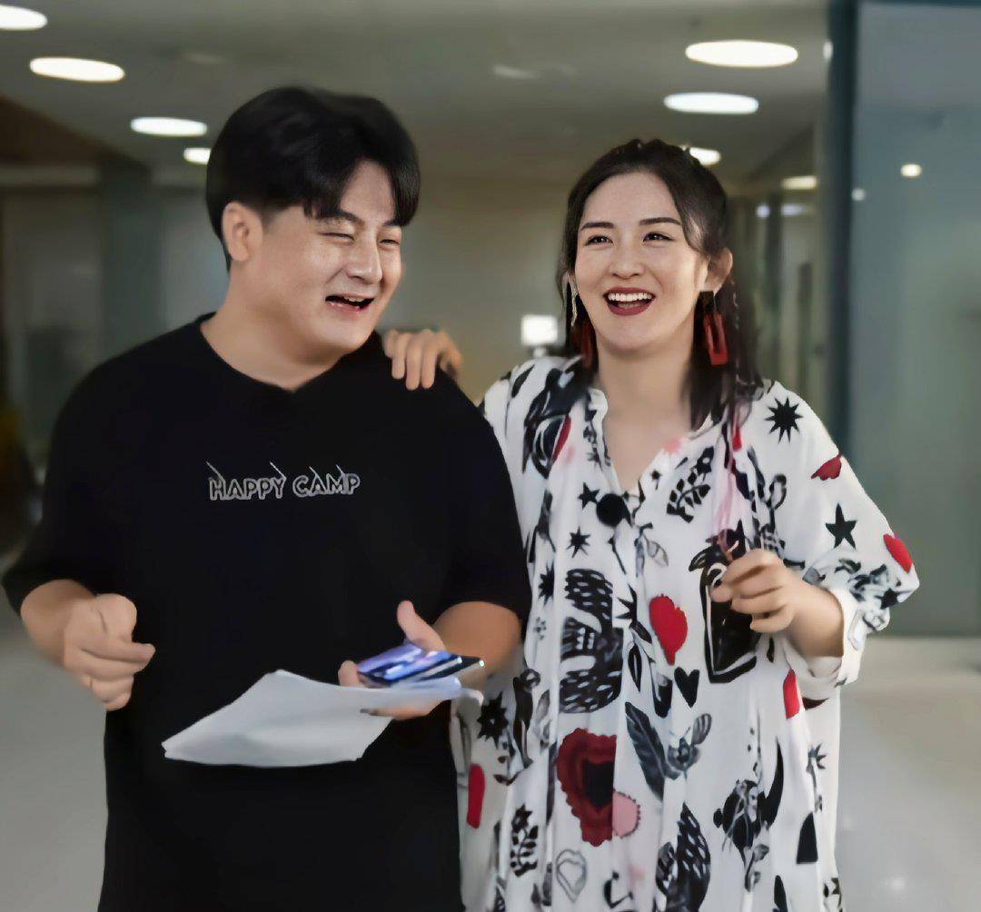 谢娜二胎产后复工,感谢赵丽颖风尘仆仆赶来助阵,大哥二弟感情好_张杰