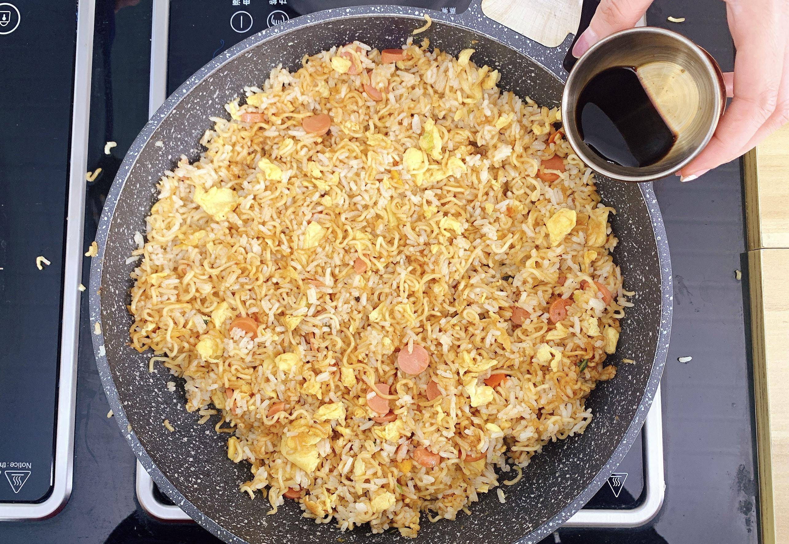 方便麵炒飯!看似是黑暗料理,沒想到是美味的美食_靈魂_白芝麻_奶油