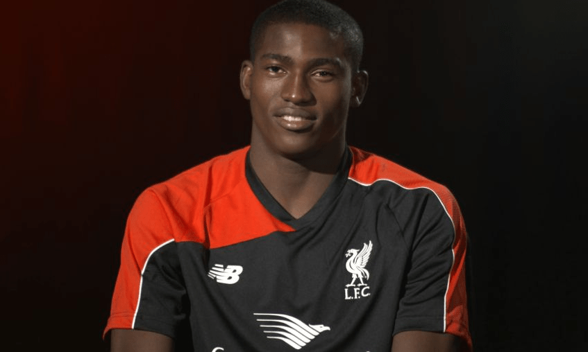 25岁的泰沃·阿沃尼伊很早就加盟了利物浦,但是因为没有劳工证,他长期