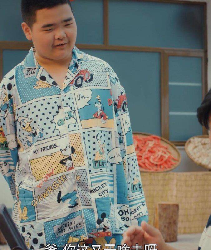 "她扒拉我"谢腾飞长大了,和谢广坤再演新剧,依旧是可爱胖小伙_谢光