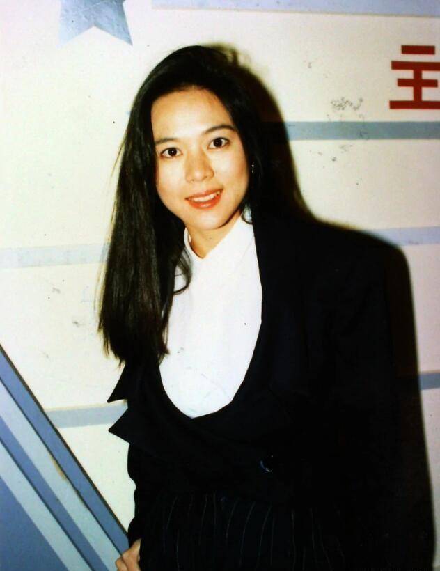 郑文雅:香港金像奖的原型,因一张相片退出娱乐圈,31岁嫁富商_造型