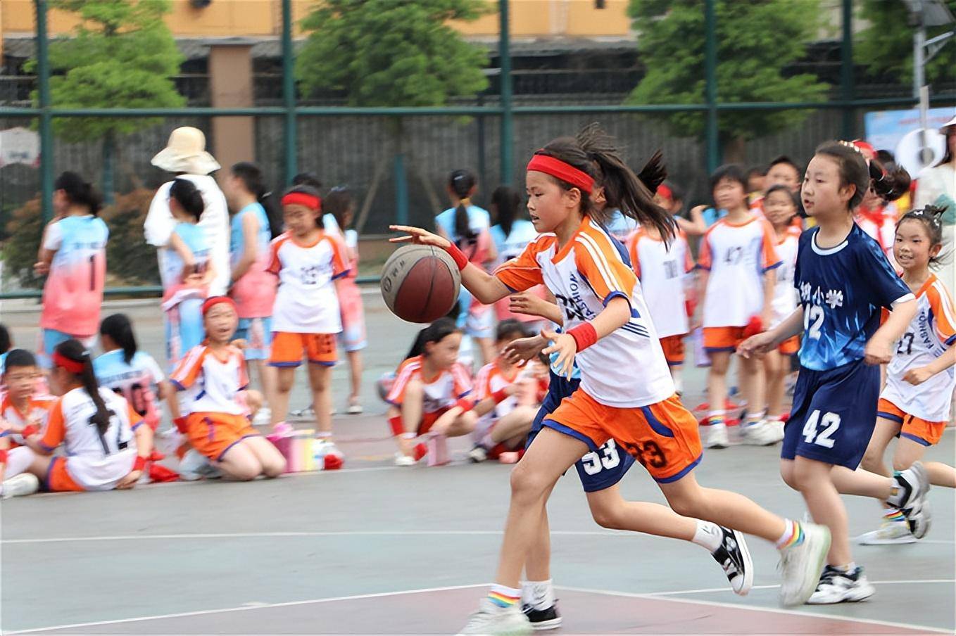 小篮球 大梦想-眉山市东坡区百坡小学第一届篮球比赛开幕_运动_体育