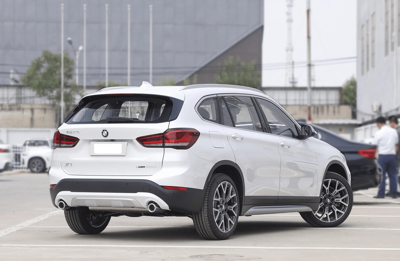 全新宝马suv实车到店!不足20万搭载2.0t 8at,外观豪华看啥奥迪