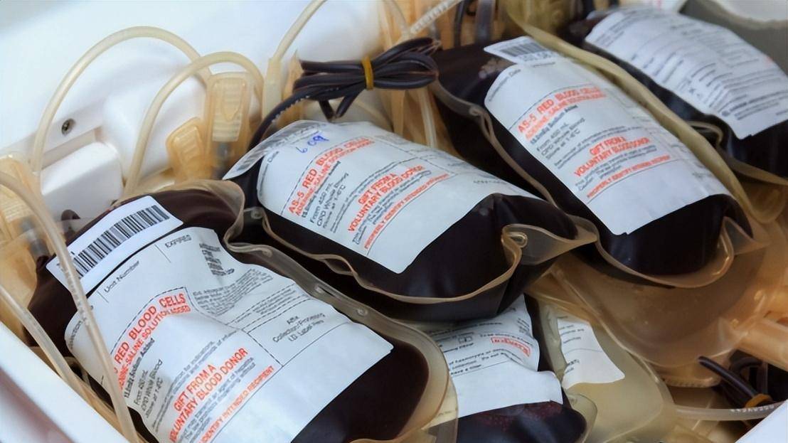 全国血库告急,网友却声称不愿意献血,谁该为"无人献血"买单?