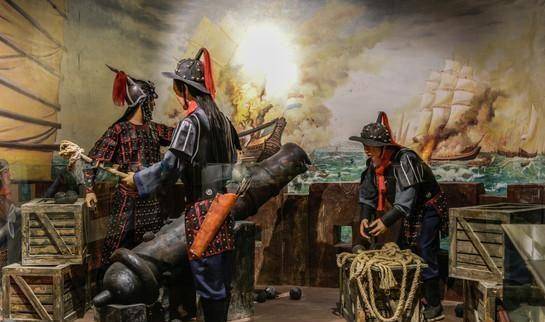 因此逻辑上,明朝当时不应该引进火炮,因为火炮在当时明朝的战争需