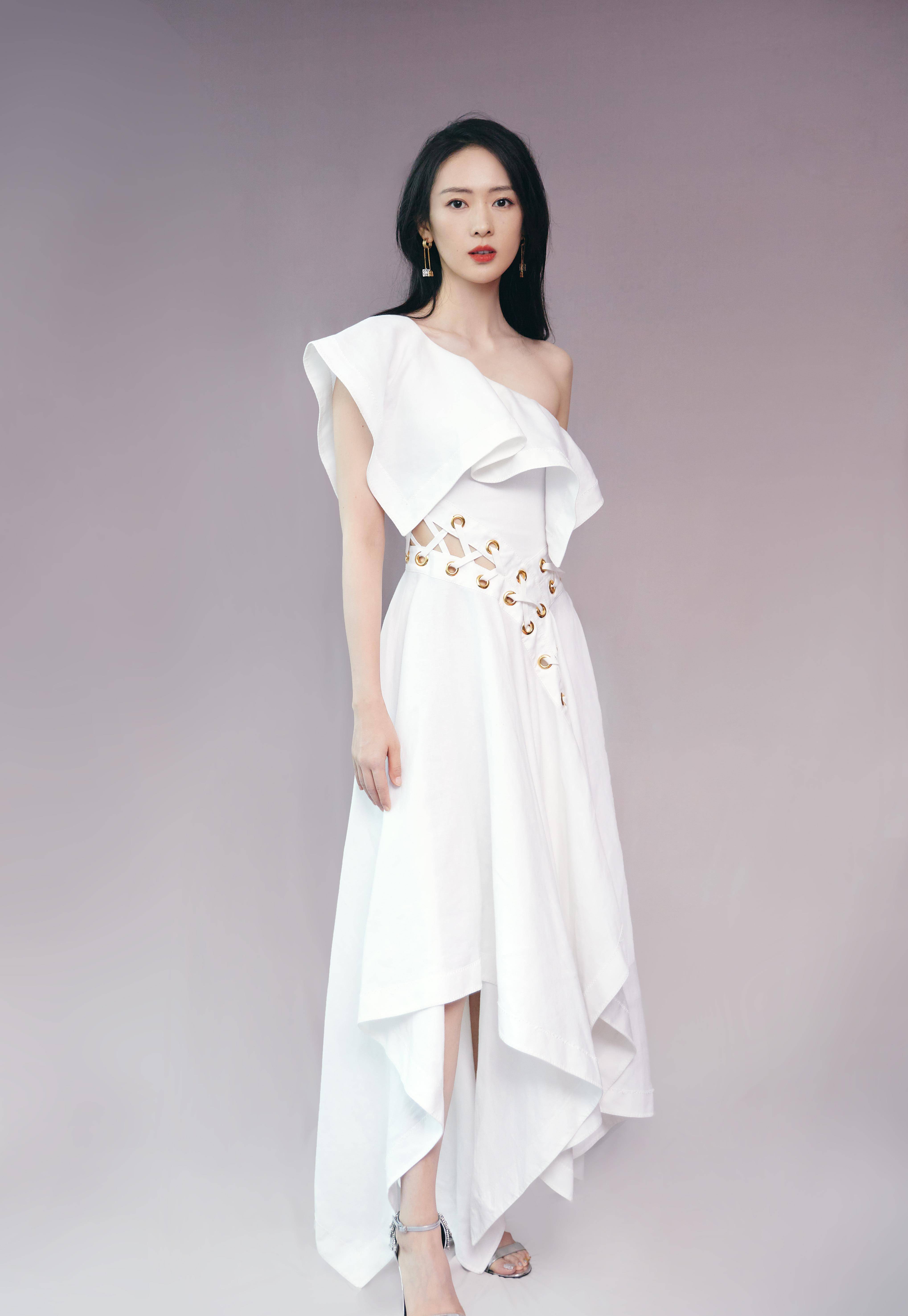 童瑶气质真是绝了,把"蚊帐"当裙子穿,不显丑反而更有时尚感_造型_效果