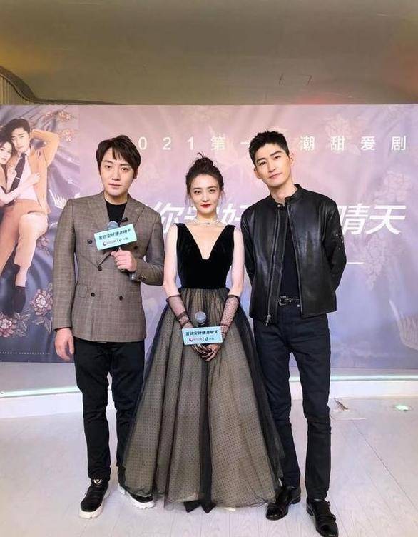 徐璐和张翰推广新剧甜蜜互动,穿波点蓬蓬裙似小公举_官宣_剧情_情节