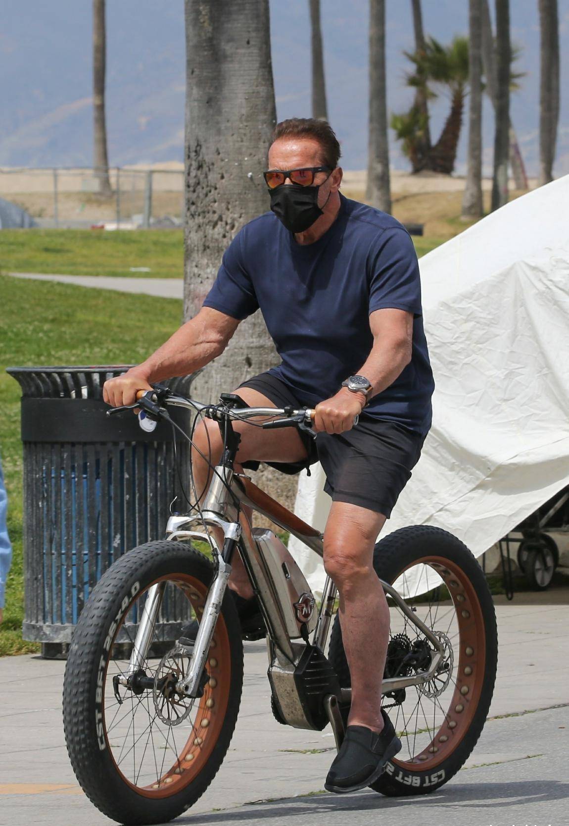 75岁的施瓦辛格成为世界上最昂贵的健身教练,1小时收费15万美元