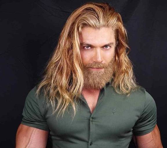 金发金胡子,像"金毛狮王",体脂率降到3.