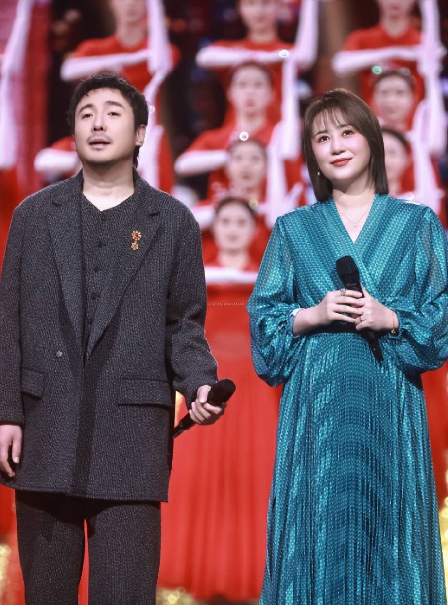 沈腾暴瘦后好像徐峥,与马丽合体上北京台春晚,两人戴同套饰品_合作