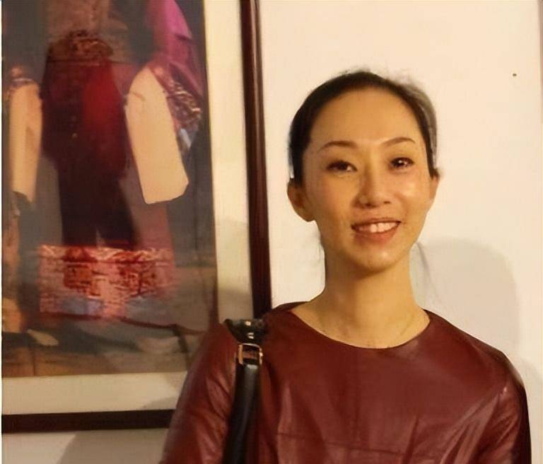 几年之后,侯耀文与刘彦离婚.年幼的侯瓒跟了母亲刘彦.