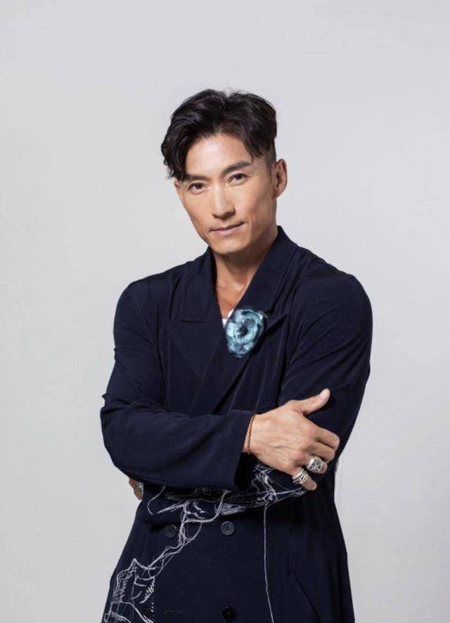 曾身陷被赌王女儿包养的传闻,46岁凭实力逆袭_陈山聪_杨渡萍_何超云