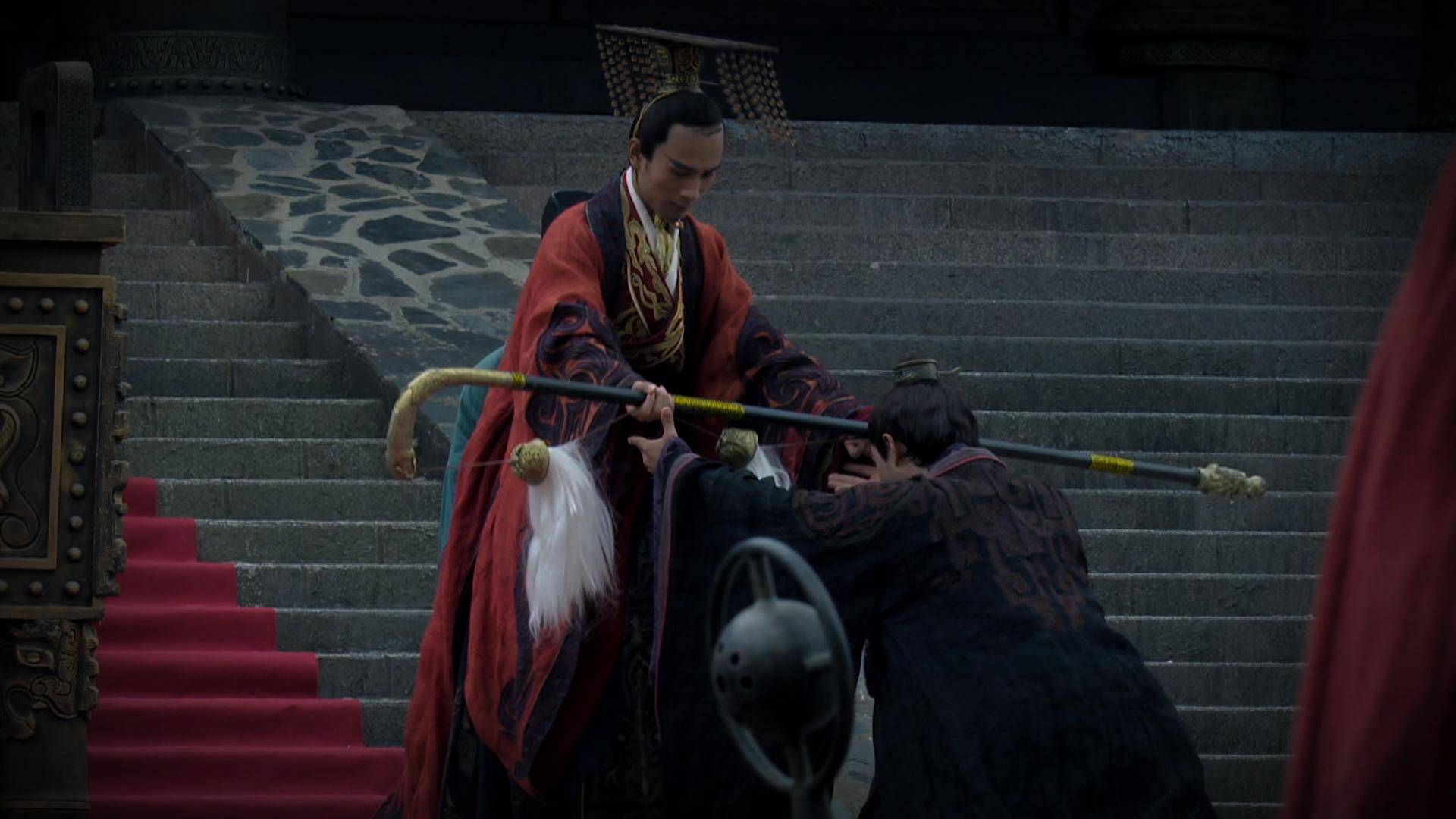 (张骞拜别汉武帝,持天赐汉金节杖率众出使西域,画面定格.