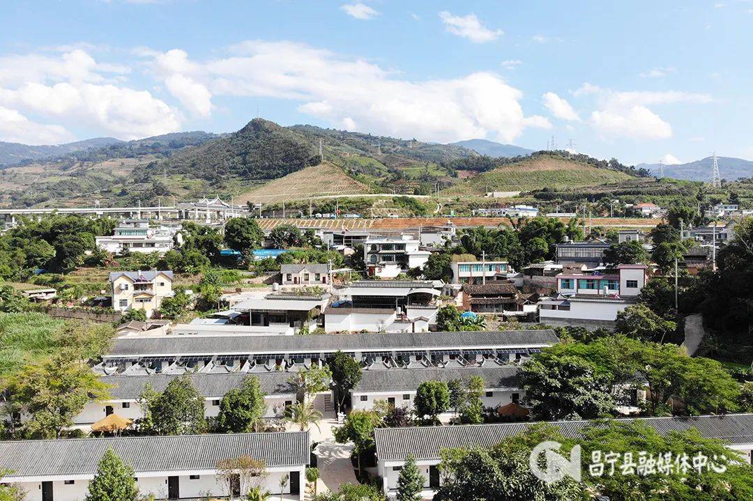 橄榄河热泉位于昌宁县柯街镇柯街社区半个山自然村,距昌保高速出口1