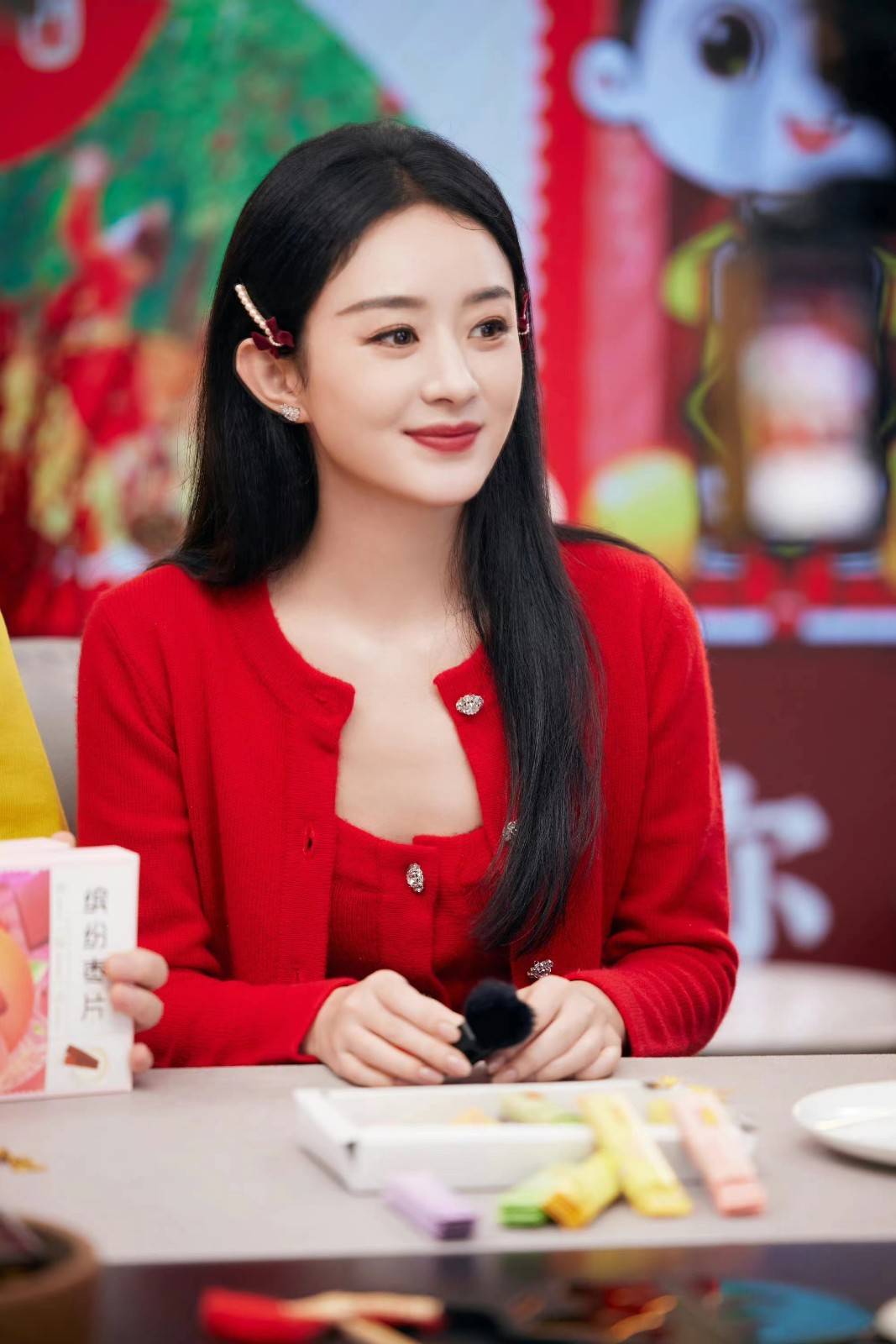 盼岁华新至,丽颖一起与春天做个约定_赵丽颖_红色_万家