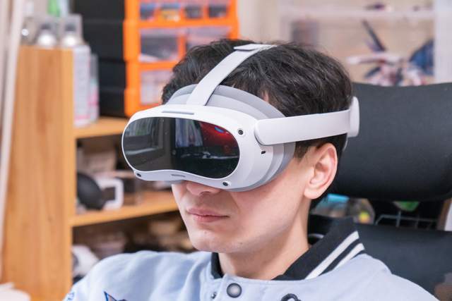 PICO 4 新春礼盒开箱测评，这才叫智能科技国潮年货新标杆！