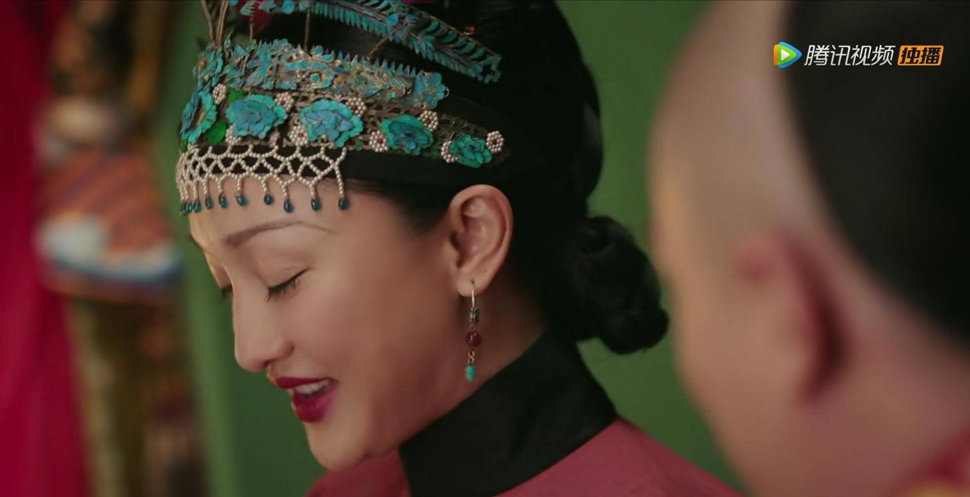 《如懿传》大婚喜服合集,娘娘们居然没有美过丫环_周迅_童瑶_个人