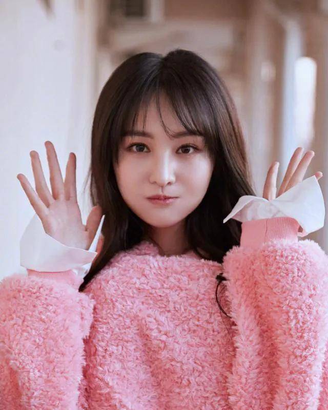 郑爽张恒上美国电视台,张恒英语贼溜,配图错放成唐嫣罗晋婚纱照_阿恒