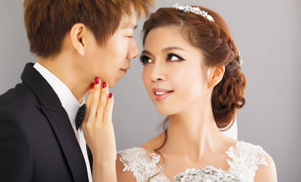 能敷衍就敷衍,也不着急找女朋友结婚,家里安排了很多次相亲,都因为晓