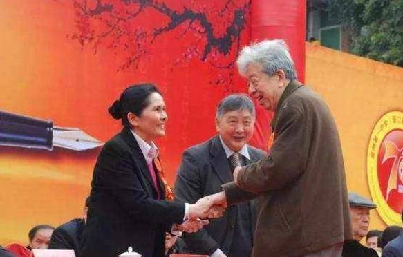 中国女科学家李爱珍：4次申请中科院院士被拒，却获美国院士头衔