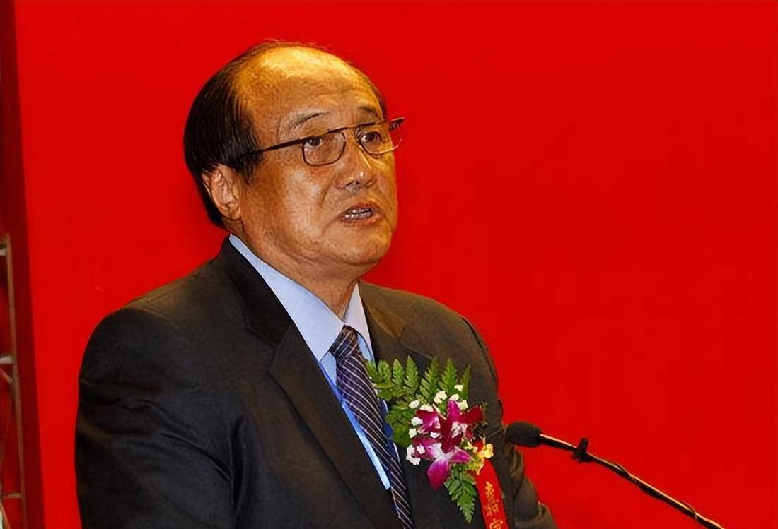 说他儿子洪虎在高原化工厂很苦,洪学智:能苦哪去呢_工作_吉林_父亲