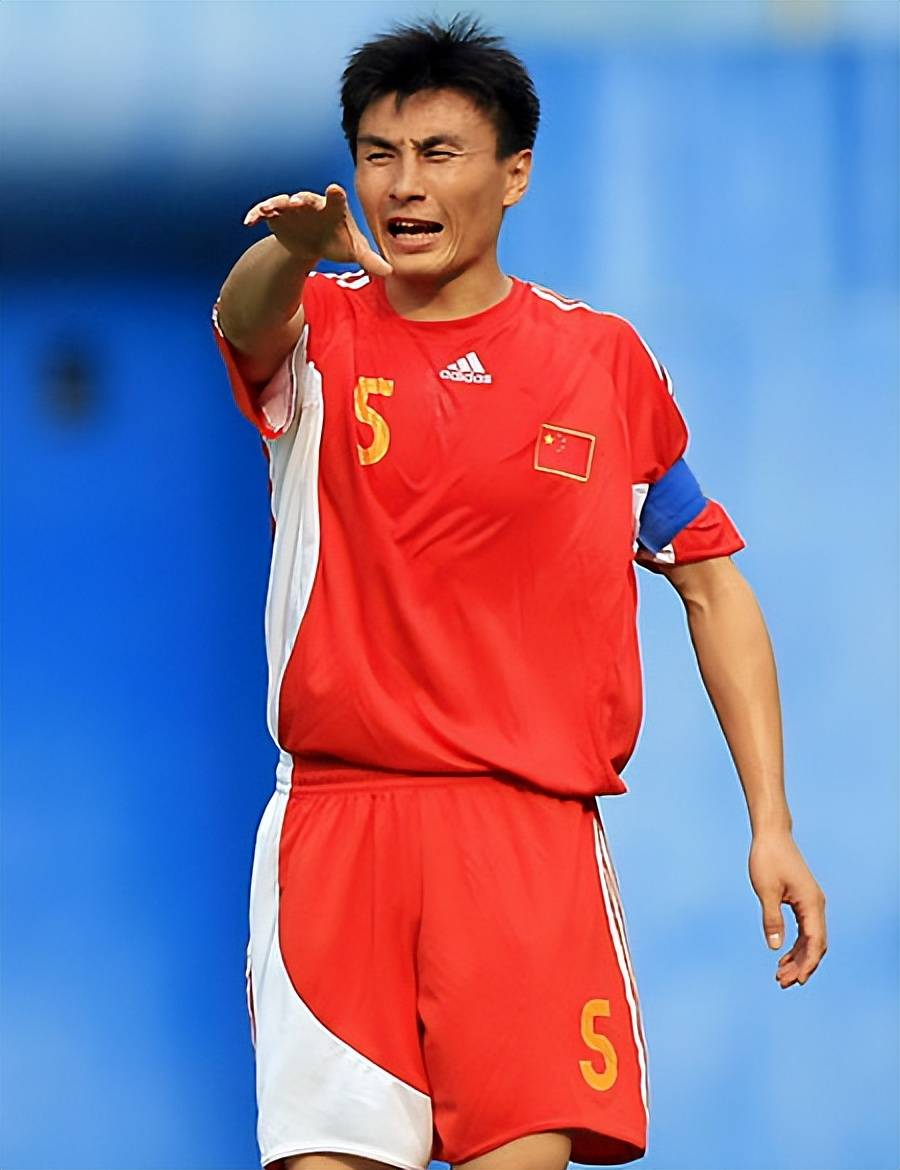 巅峰时期的李玮锋,算亚洲一流中卫,能在日韩打主力吗?_中国_头球_球员