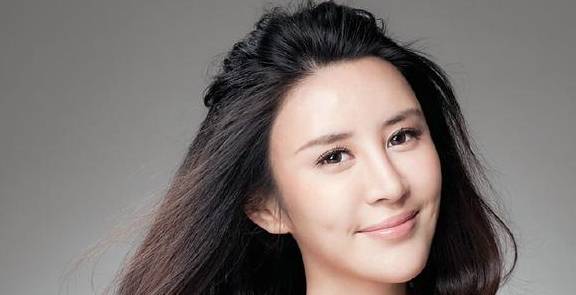 天秤座的女生是十二星座中的素颜女神,她们天生丽质,不施粉黛也让人