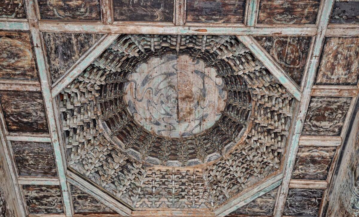 纯阳殿(又名混成殿,吕祖殿),殿宽五间,进深三间,八架椽,上覆单梁九脊