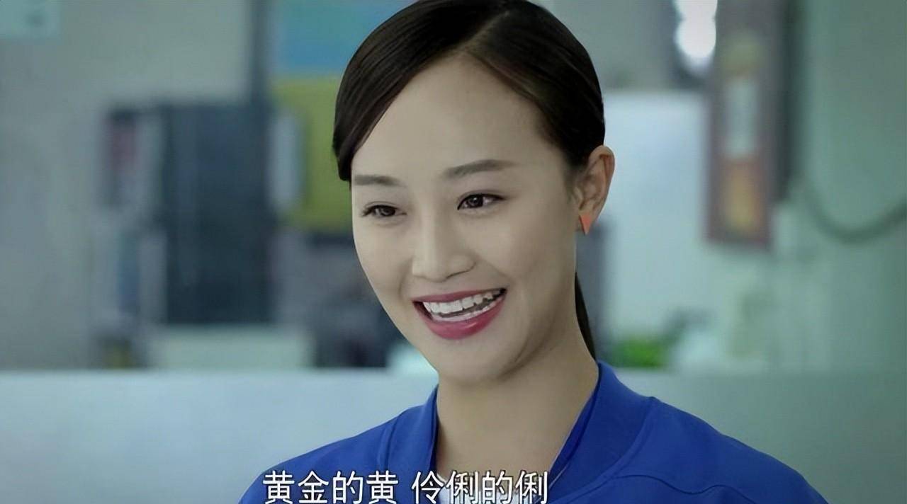 单纯外貌下的蛇蝎心肠在《虎妈猫爸》中,她饰演职场新人黄俐,对"浣碧