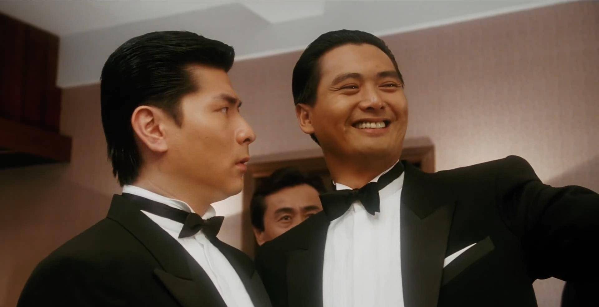 回顾周润发经典电影,发哥不愧为赌神,一开牌所有人眼前一亮_高进_刀仔