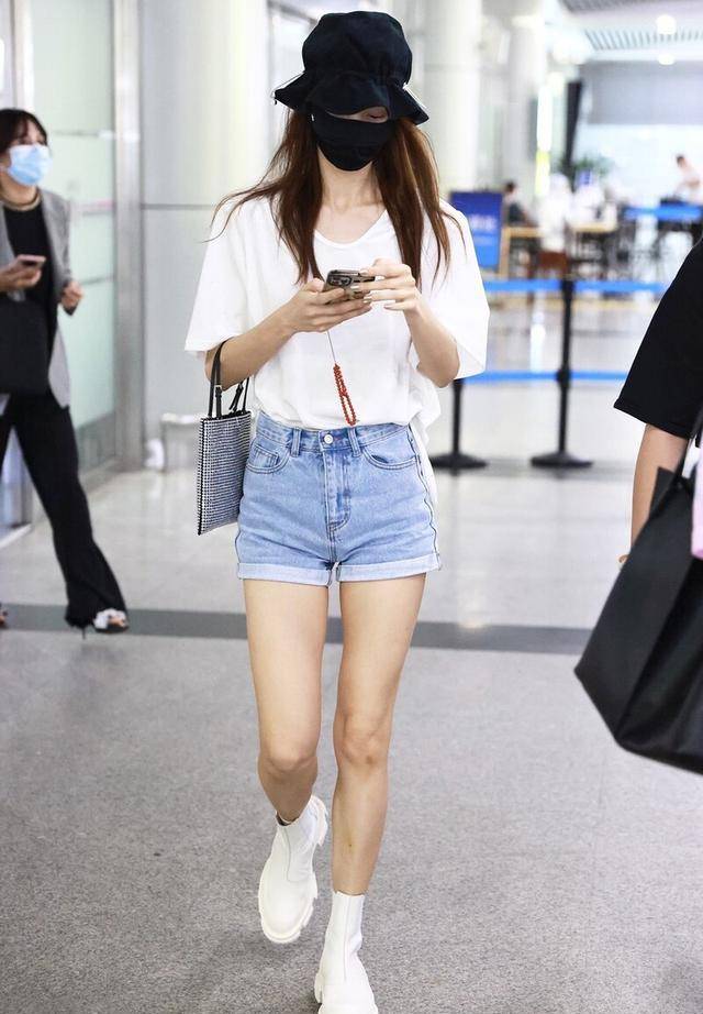 可帅可亲民的金晨,迷恋上了六千多元的lv拖鞋,依旧得人心_身材_感觉