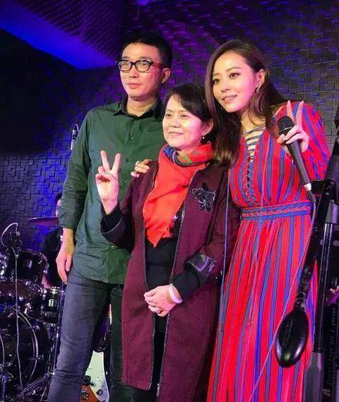 张靓颖的狗血爱情:18岁遇见37岁的冯轲,在一起16年从未看清对方