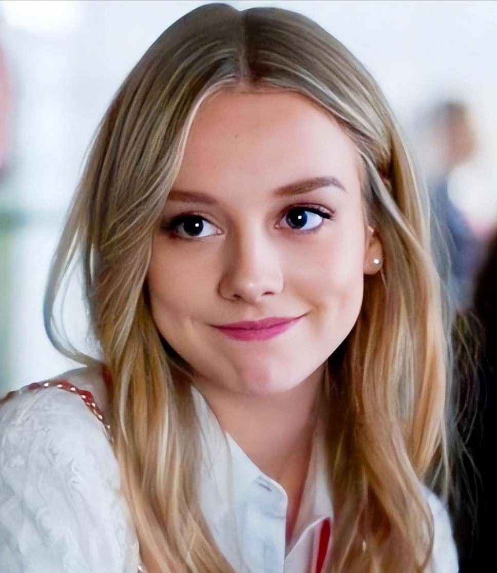 这位女演员就是埃斯特尔·埃克斯波西托(ester exposito)