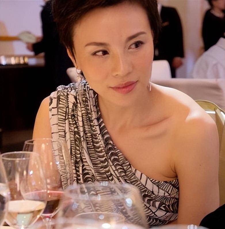 顾春芳:靠姿色进入上流圈子,4年时间骗取17亿,她经历了什么?