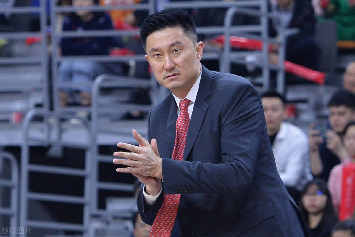 辽宁球迷发表歧视广东言论,焦健点赞回复,批评杜锋事多_比赛_解说_1