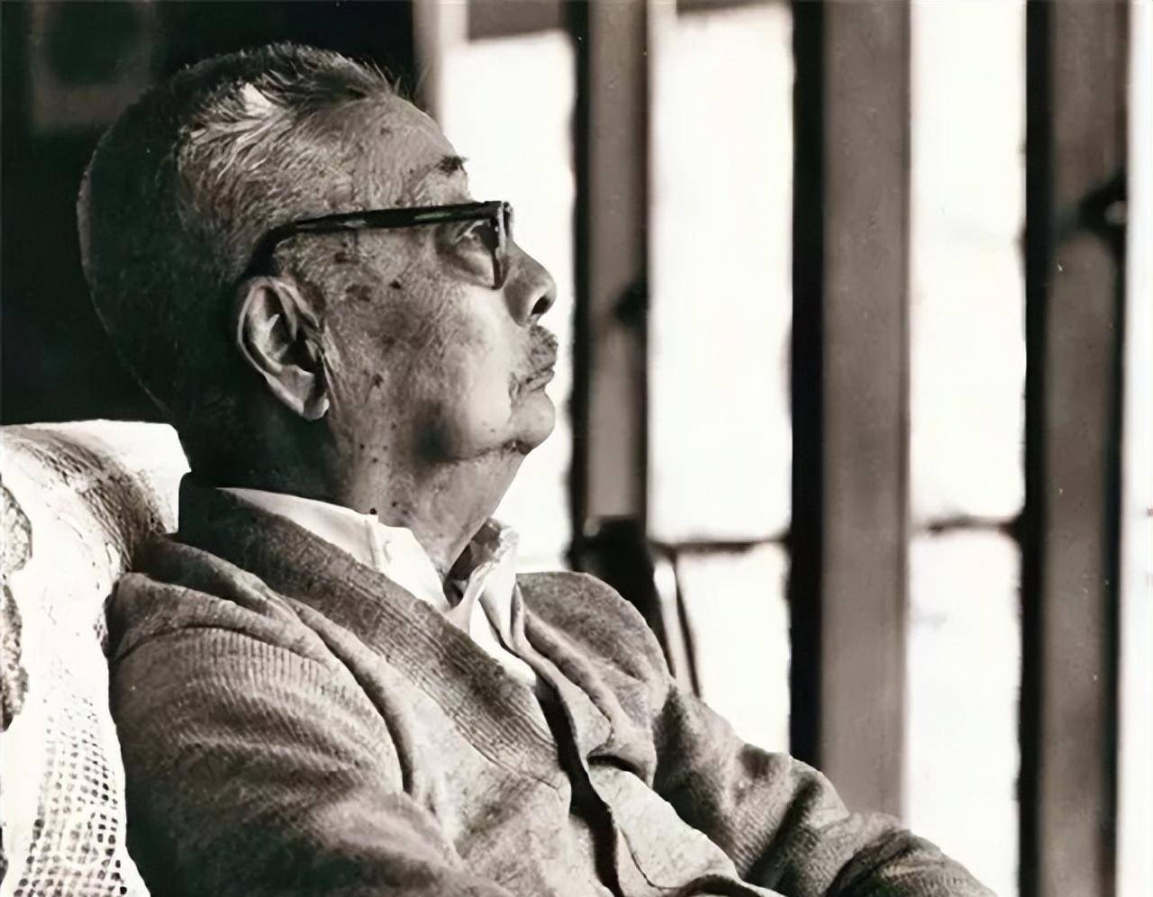 1962年,羽太信子病逝,两年后,妹妹羽太芳子也离开了人世.