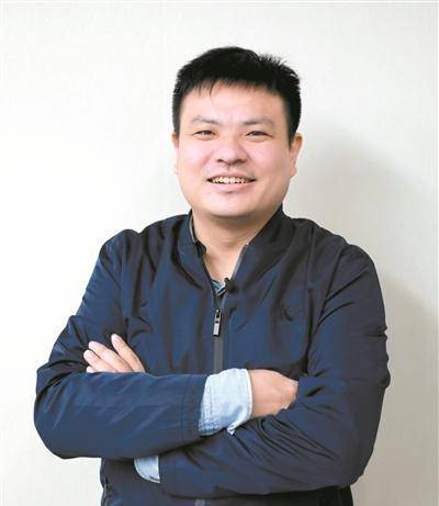 小伙刘若鹏造出隐身衣,美国不让其回国,向大使馆求助终圆归国梦_材料