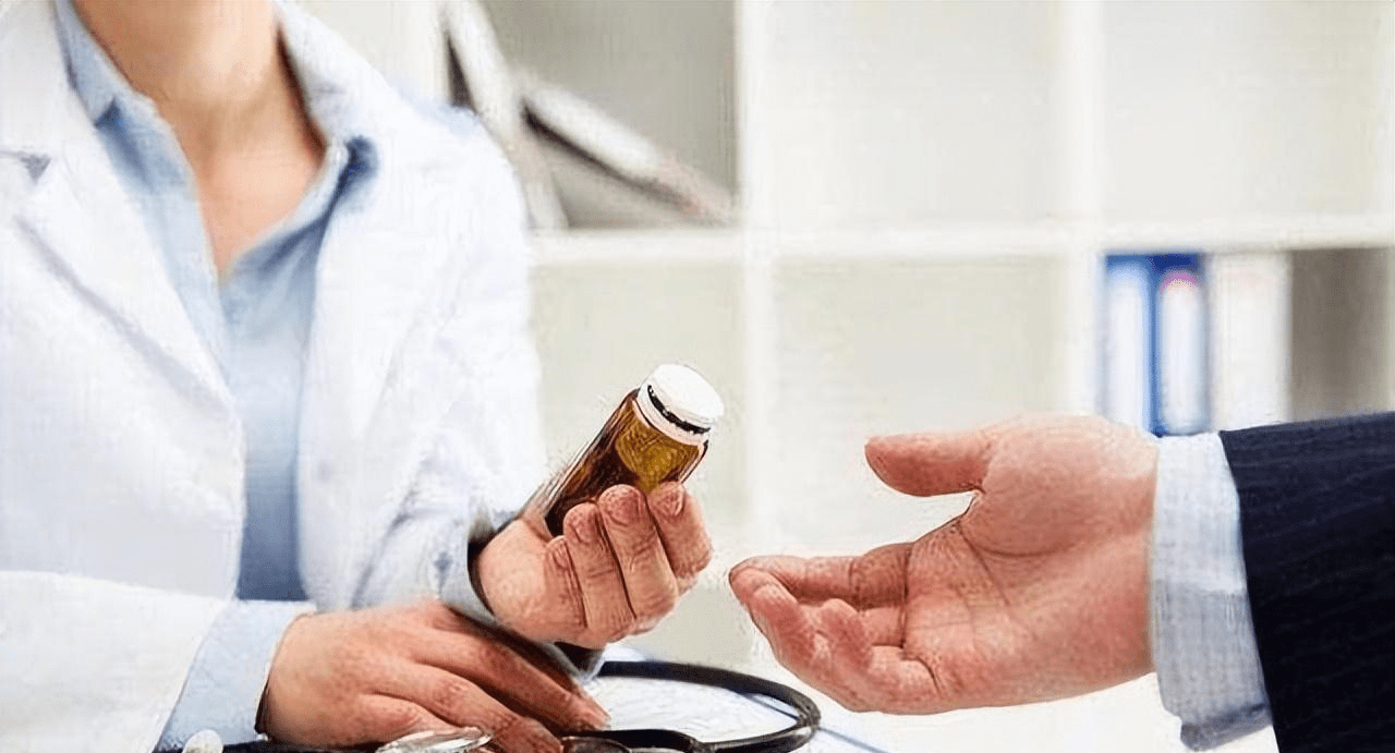 用阿托伐他汀降脂的人要注意,服用时牢记4个细节_剂量_药物_因素