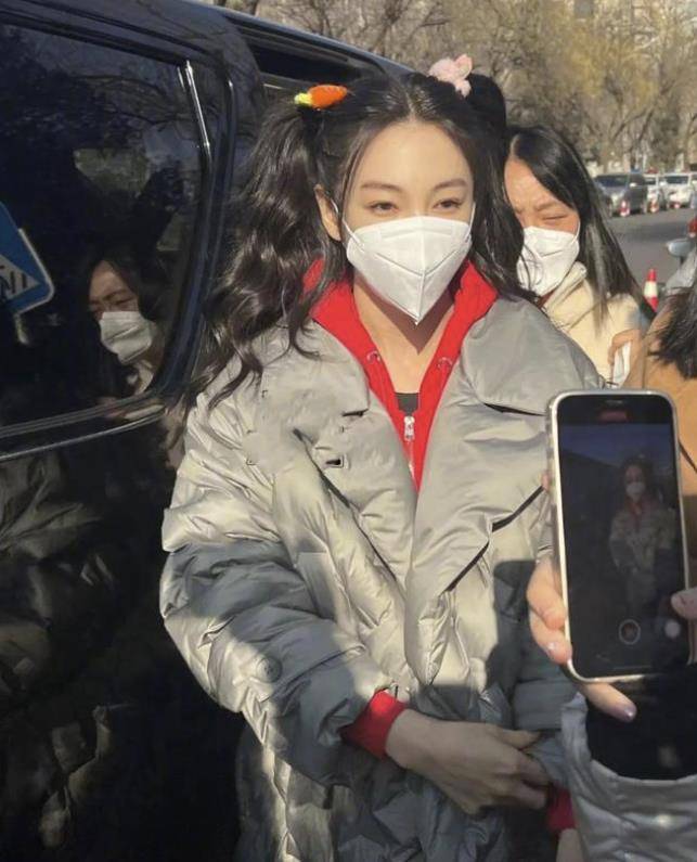 央视春晚彩排,60多位明星亮相,杨紫单纯如路人甲,秦