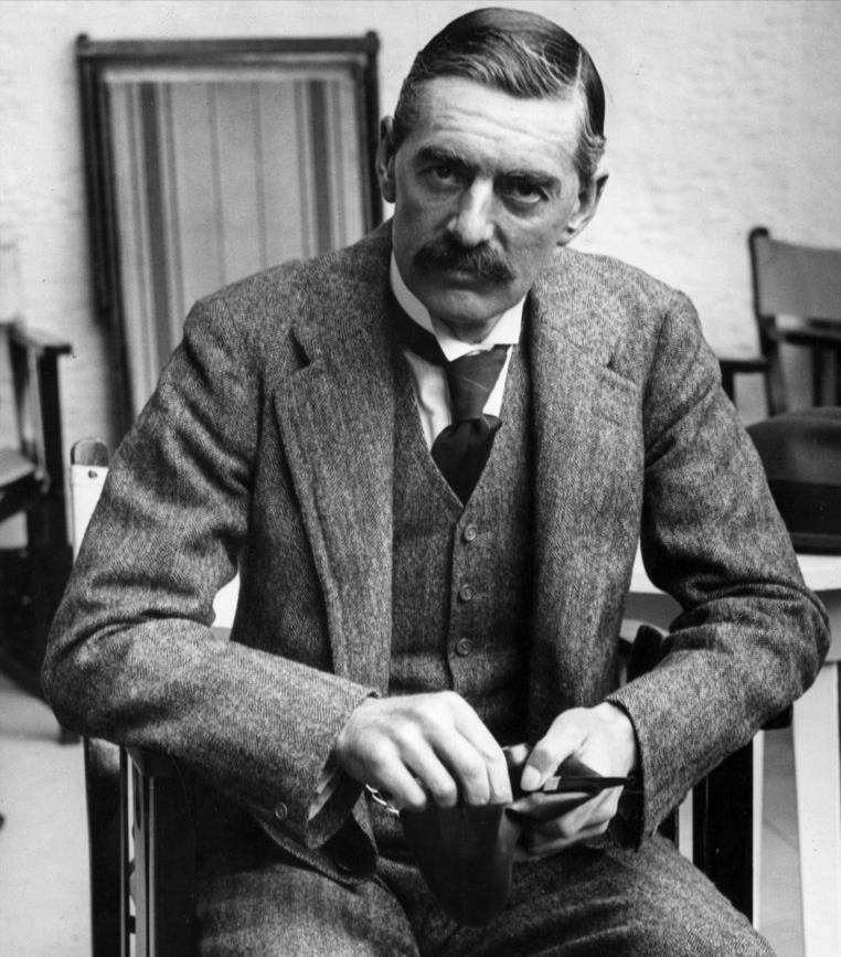 二战前夜,欧陆大国博弈,英国首相张伯伦因何选择绥靖政策?