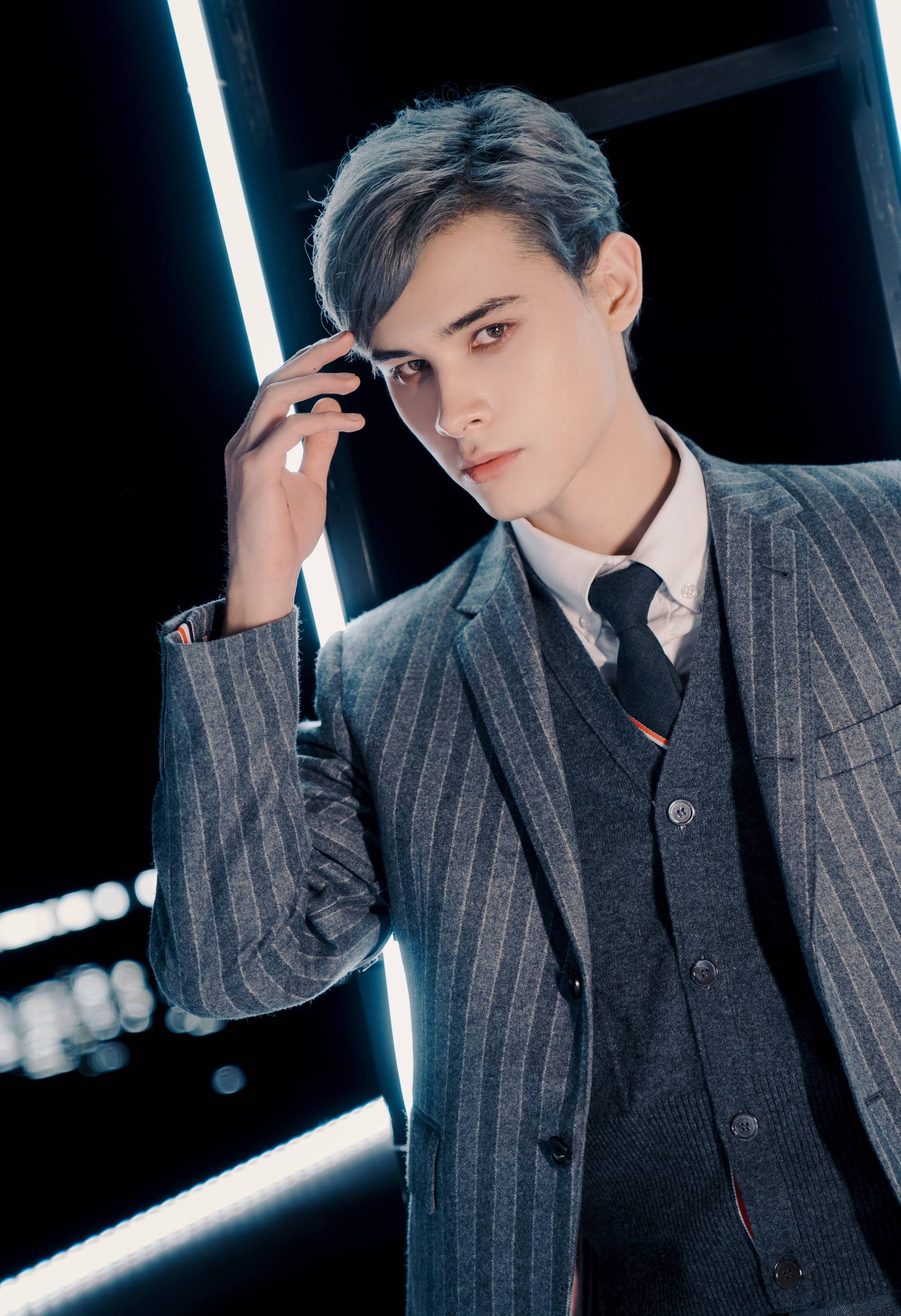 利路修上班生图曝光,换了头发颜色,这颜值可以做门面担当了_网友_发型