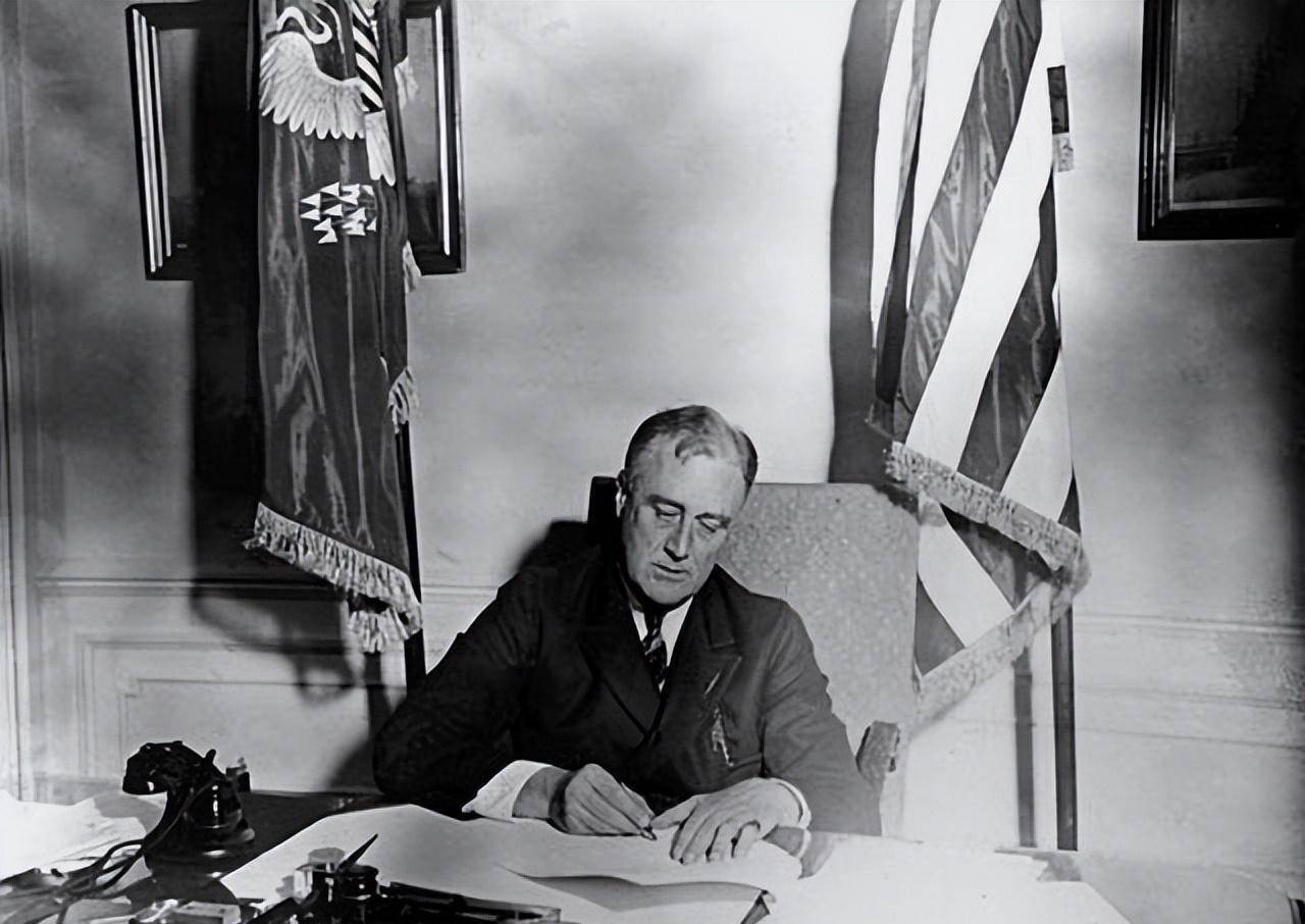 美国是如何走出大萧条的？是罗斯福新政，还是第二次世界大战？_经济_支出_时代