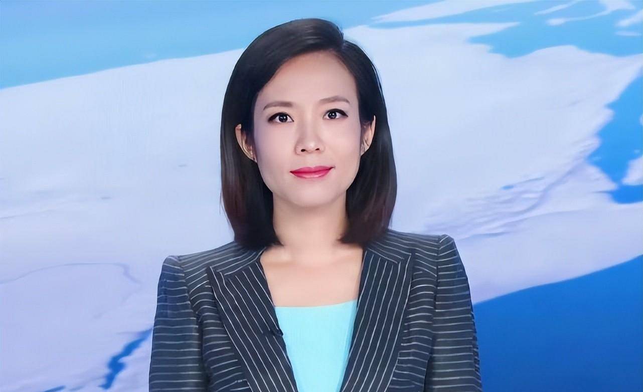 宝晓峰加入电视,最初担任《亚洲报道》的主持人,后来主持过《朝闻天下